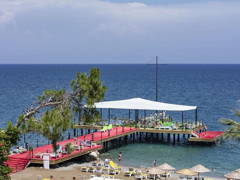 Dosinia Luxury Resort - pier.jpg